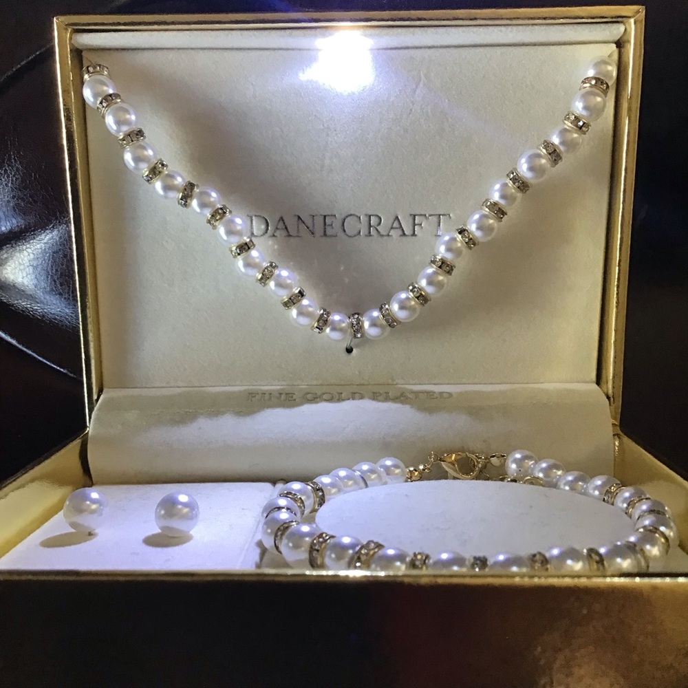 Dancraft pearl jewelry set in gift box